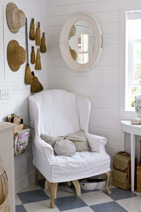 LeahBrown/white_chair.jpg